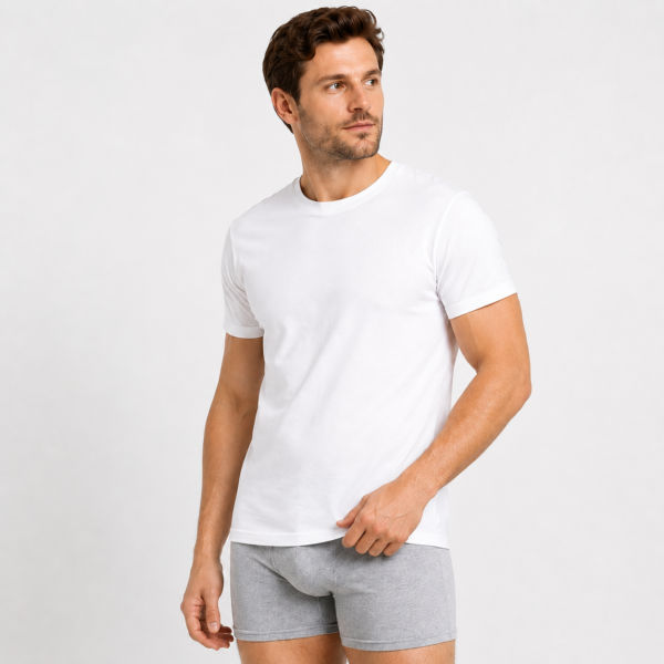 Fruit Of The Loom 3Pcs Men's Stay Tucked Crew T-Shirt, Classic Cotton Everyday Tee, Regular Fit Short Sleeve Shirt, Soft Casual Wear, Solid White Essential Top.